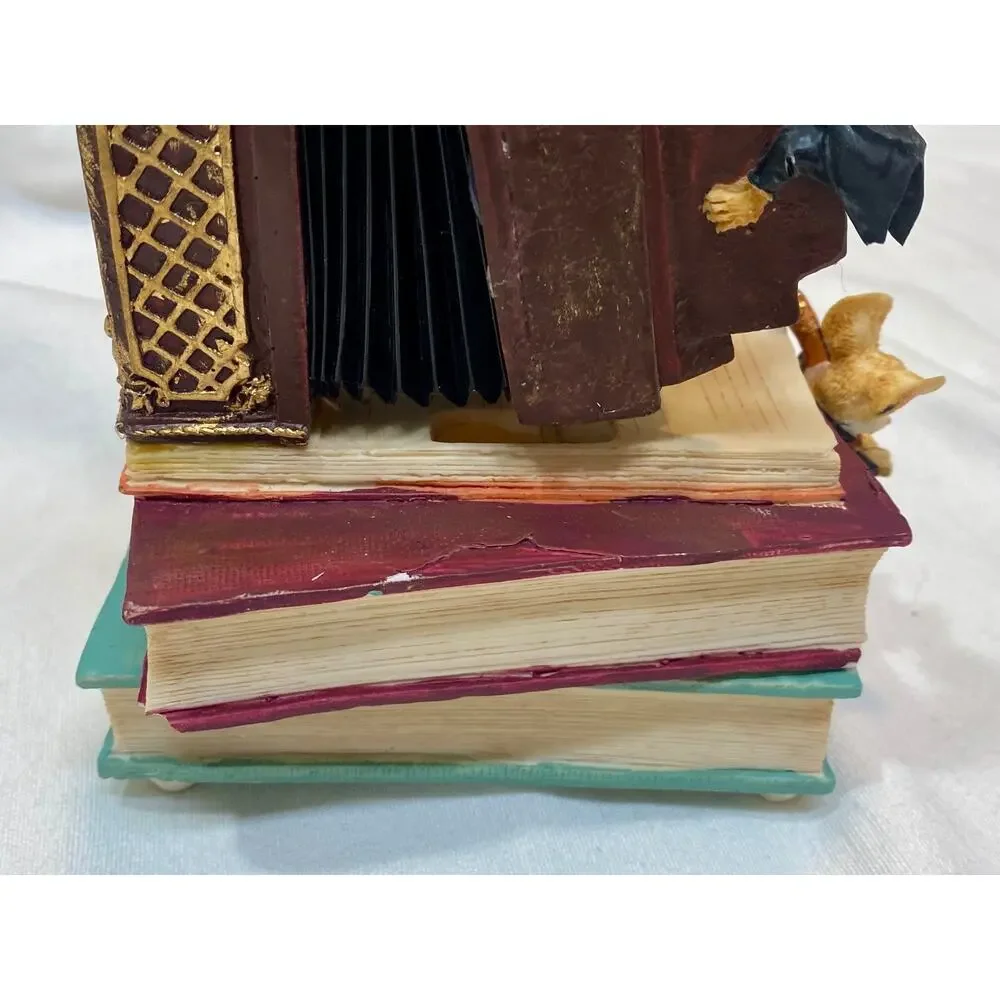 Classic Treasures Musical Animated Accordion & Mouse Sculpture.